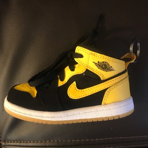 yellow and black 12s infant